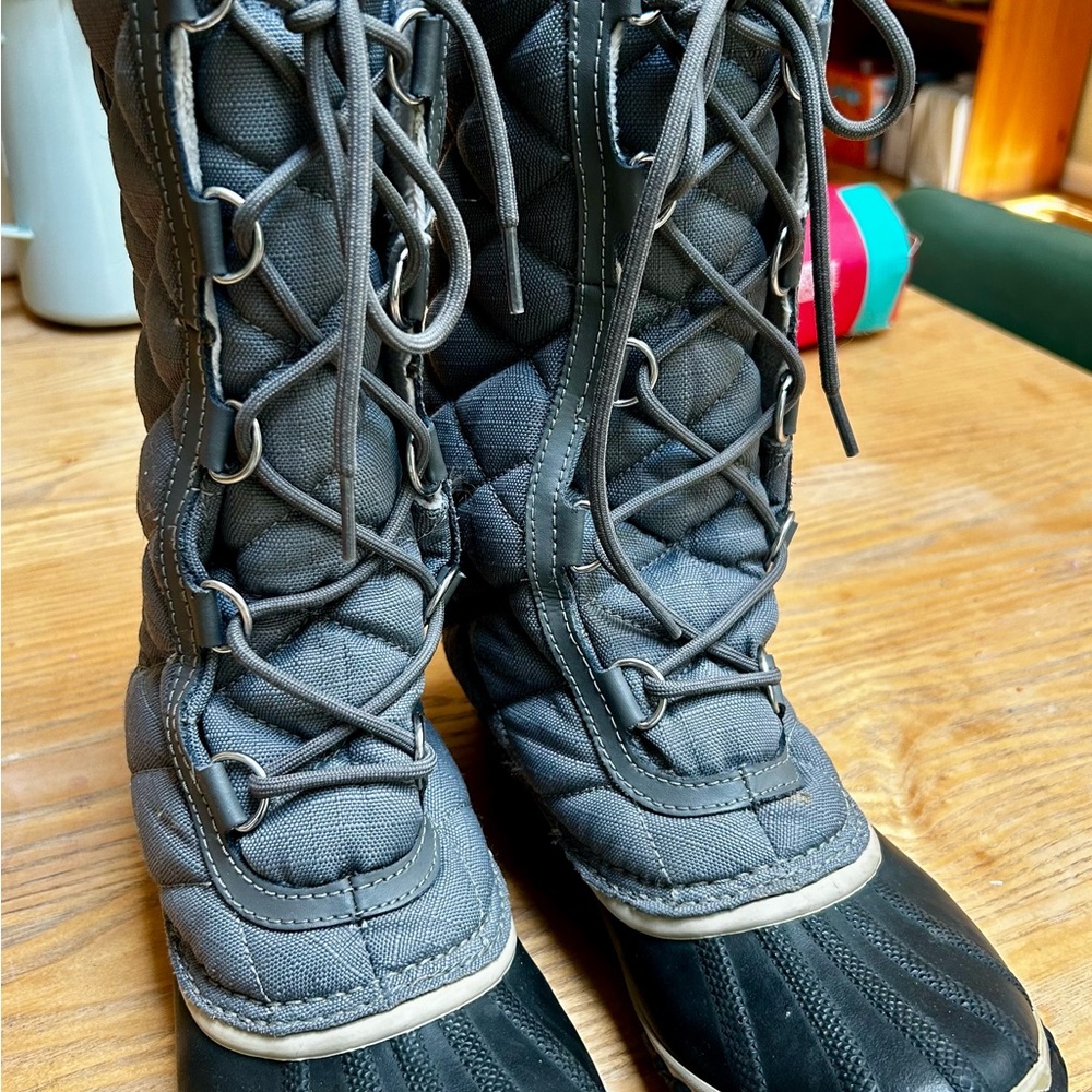 Sorel Charcoal Quilted Lace-Up Boots